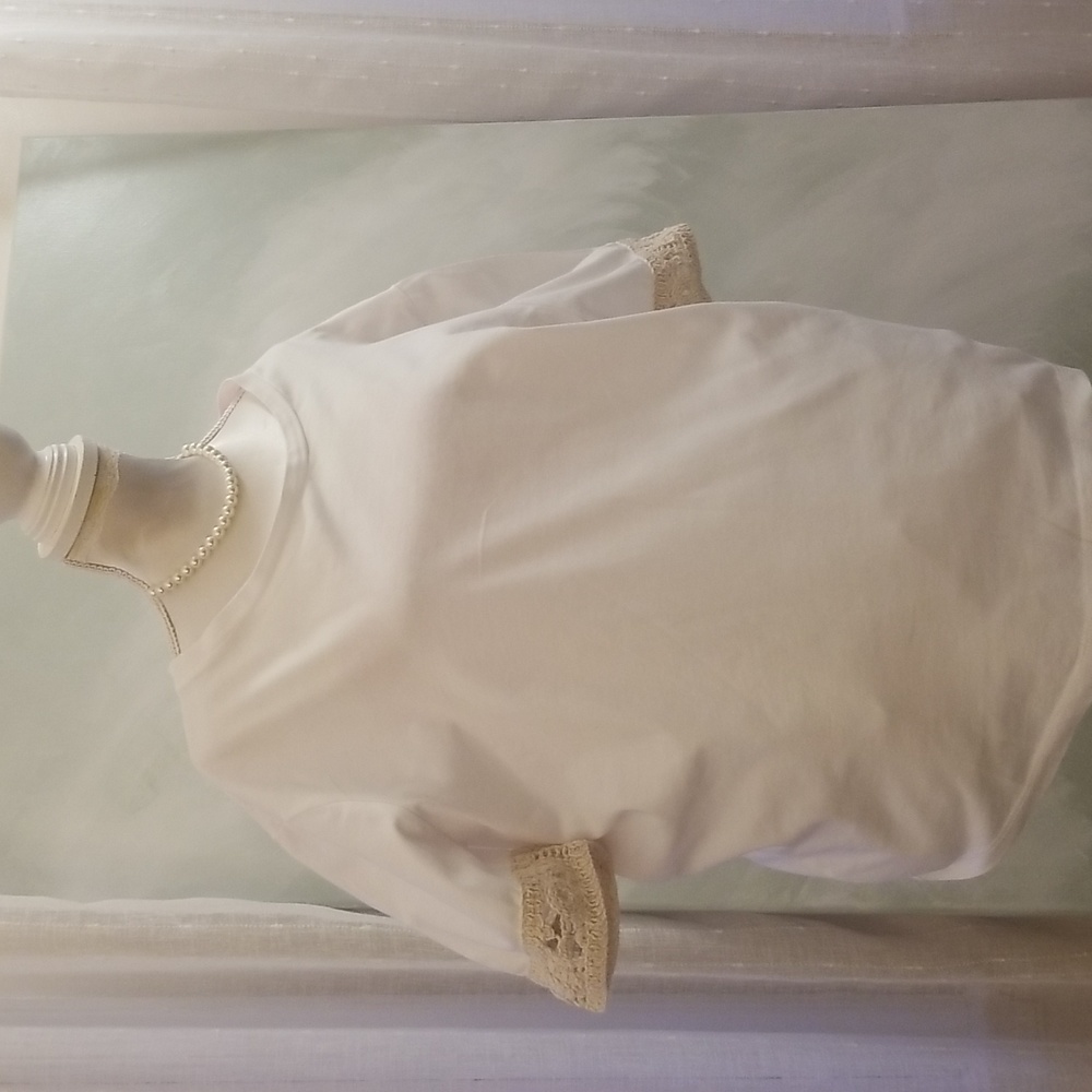 ZARA Crochet tip of sleeves T- Shirt. Medium. Almost New!